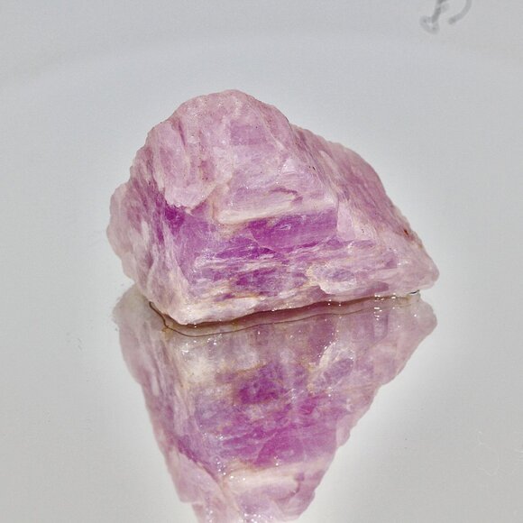 1.25oz UV ACTIVE Kunzite Nigeria Purple Lilac Raw Natural Rough Crystal Mineral - Picture 5 of 10